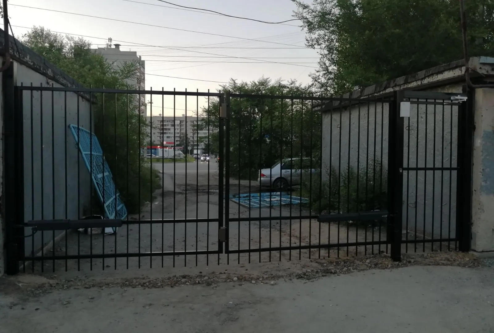 Установка автоматических распашных ворот в гаражный кооператив